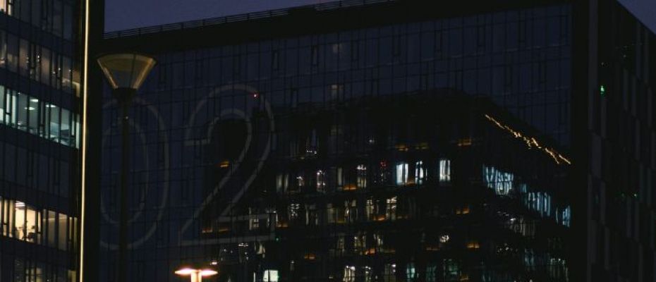 El uso de las nuevas tecnologías conlleva la exposición a nuevos riesgos estrechamente vinculados a la protección de datos y al uso ético de inteligencia artificial (IA)./ Unsplash - Alexander Lunyov.